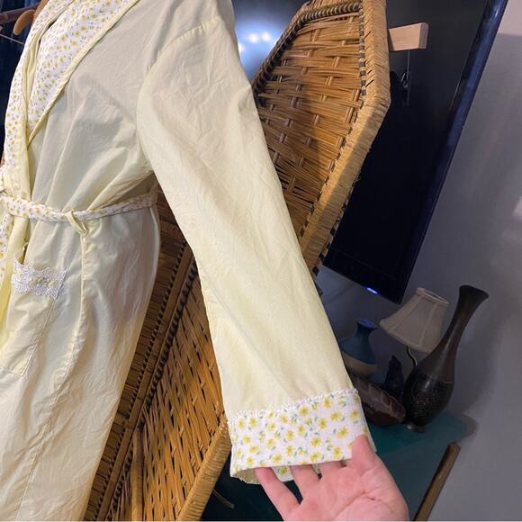 Secret treasures butter yellow ditzy floral cotton blend robe cottagecore large - Picture 9 of 15